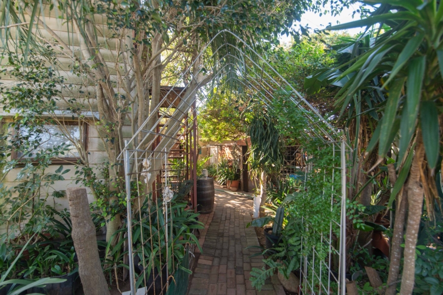 6 Bedroom Property for Sale in Bluewater Bay Eastern Cape